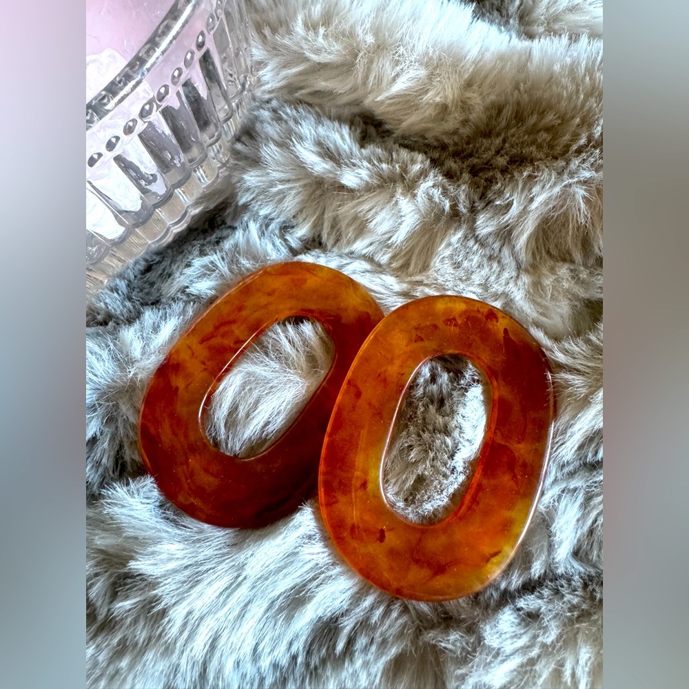 [Brand New] Amber resin earrings — good for all occasions